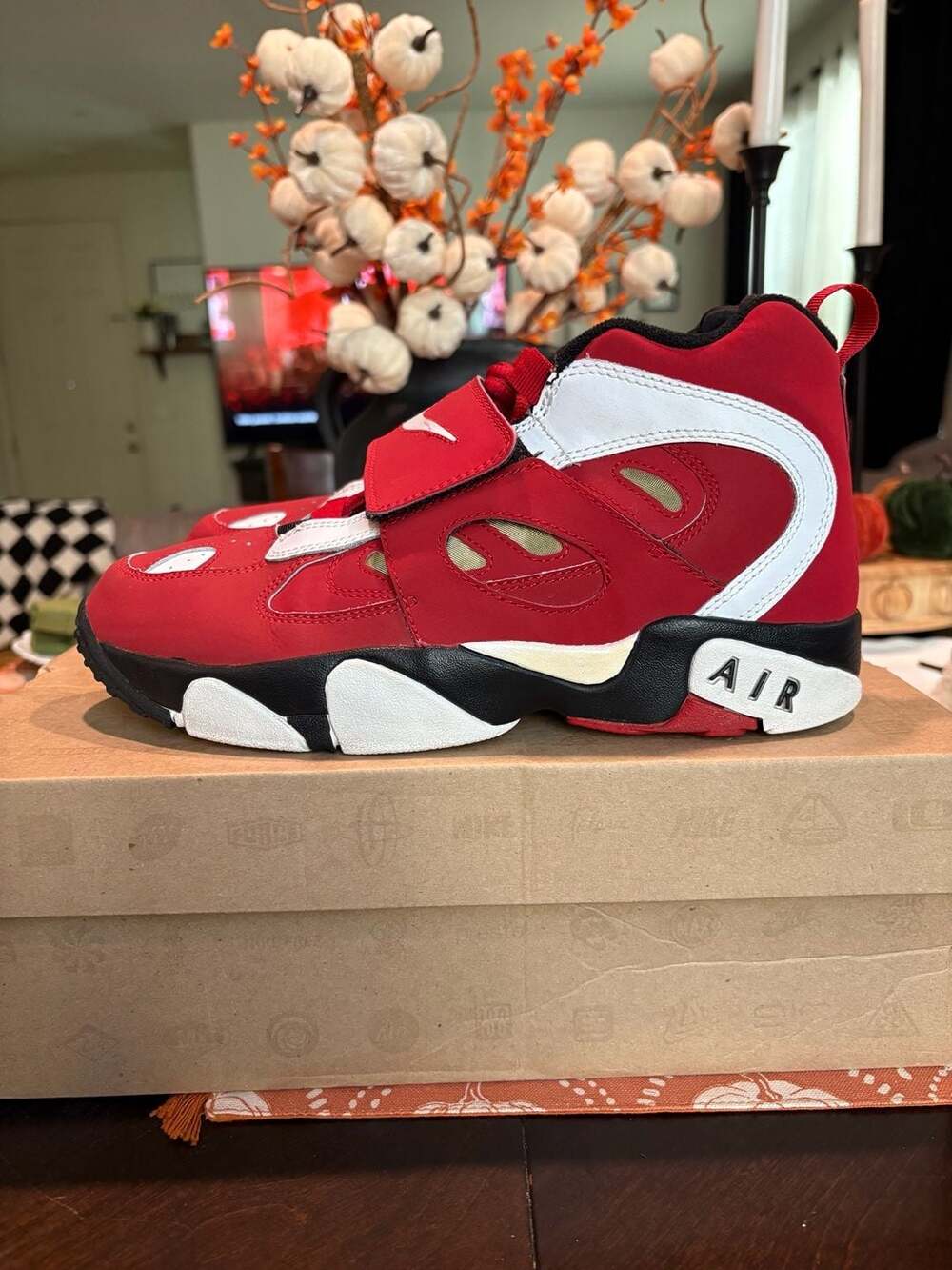 Nike Air Diamond Turf II Fire Red Metallic Gold
7 youth/ 8.5 women